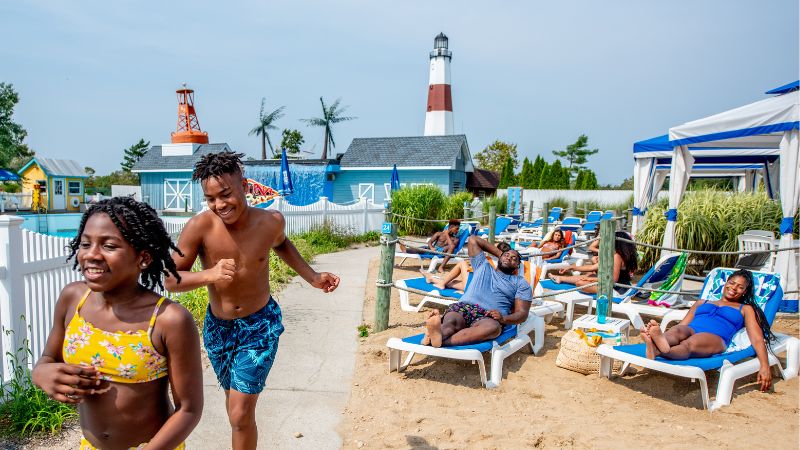 Guests enjoying cabana 